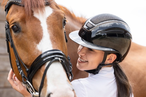 Kask jeździecki Elite Polo, lakierowany czarny, Covalliero