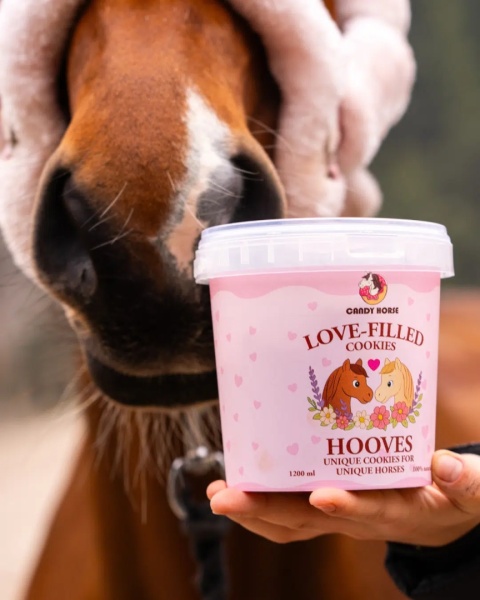 Kopytka wypełnione miłością | Duży pojemnik ciastek dla koni